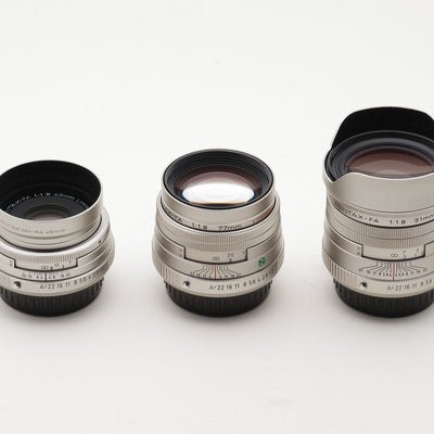 FA Limited レンズ 49mm、77mm、31mm（シルバー）の写真