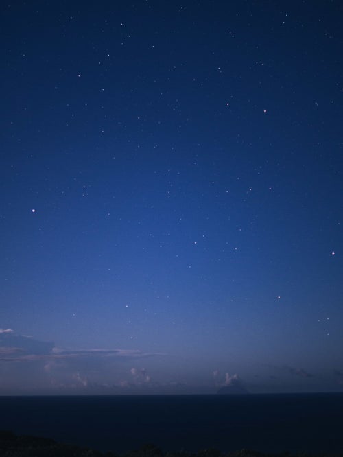 月明かりの夜の南硫黄島の写真