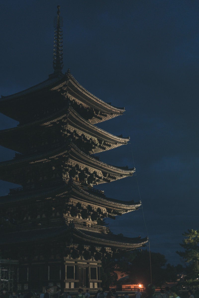 「夜の興福寺五重塔」の写真
