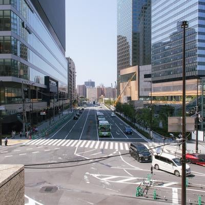 JR大阪駅西口のバルチカ03と北梅田通りの写真