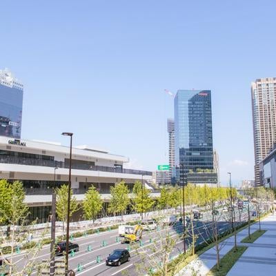 グラングリーン大阪と大阪市道九条梅田線の写真