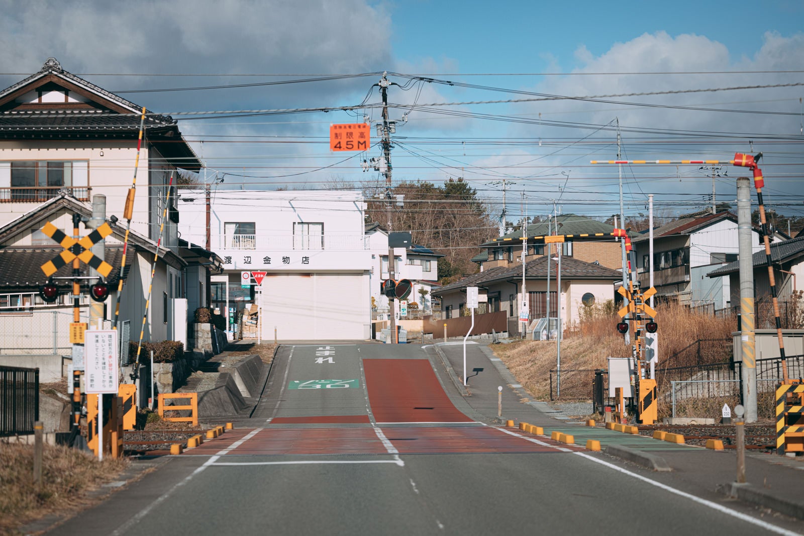 「広野町駅の踏切」の写真