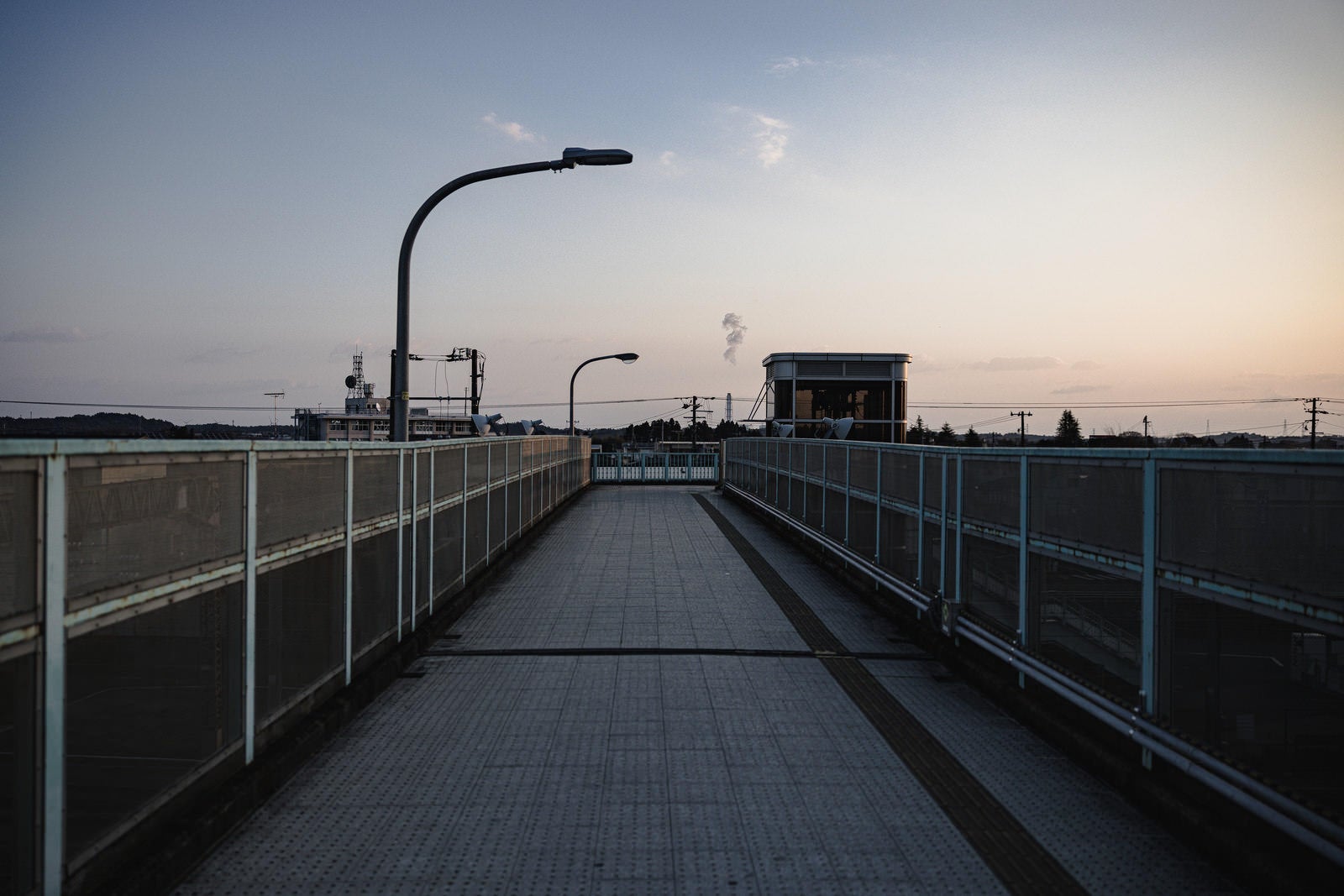 「原ノ町駅の歩道橋から見える朝焼け」の写真