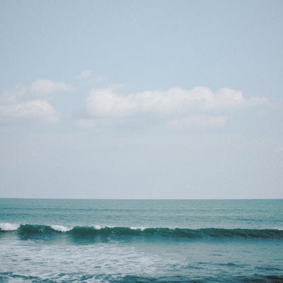 北泉海岸の小さな波の写真