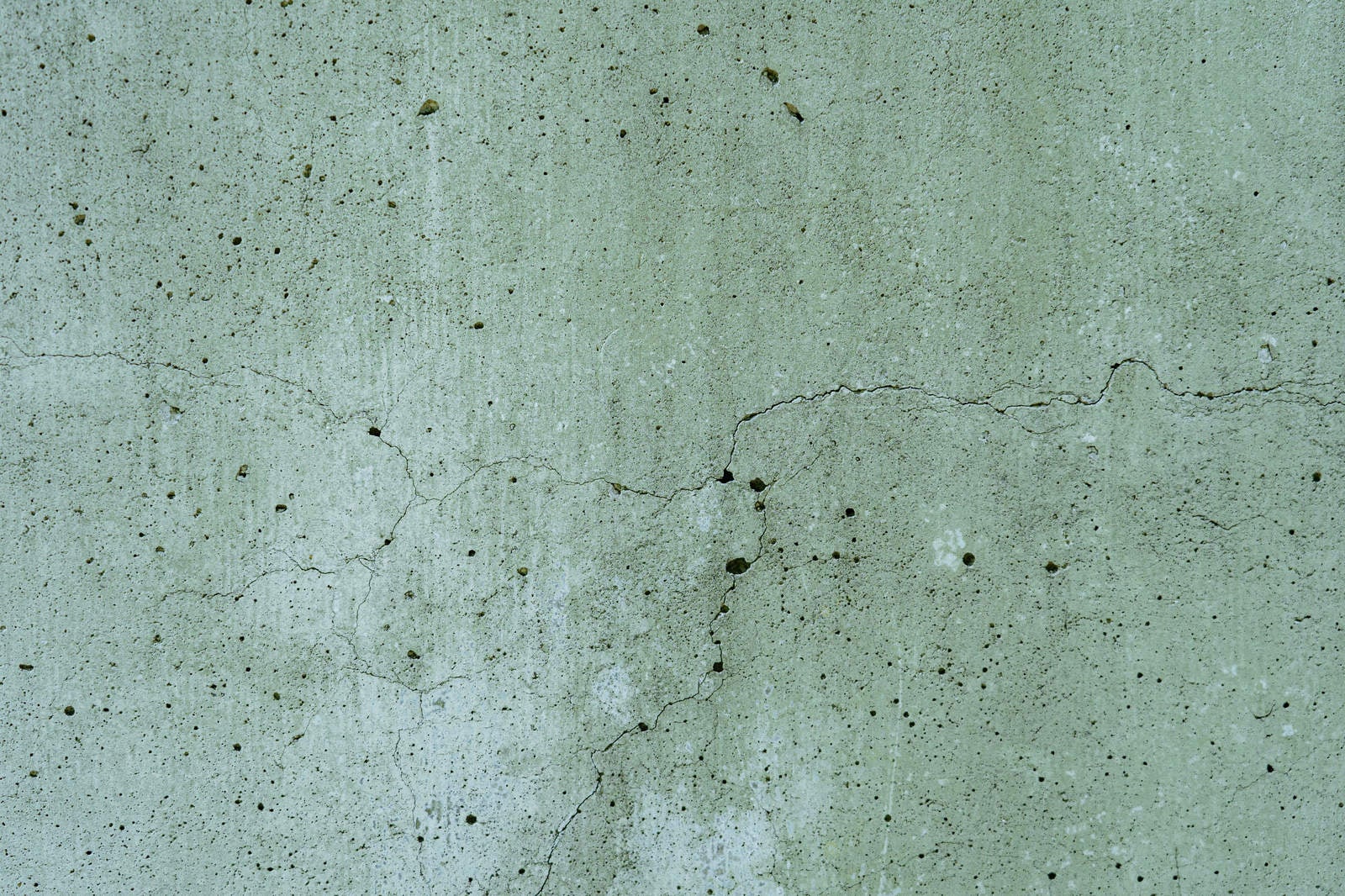 「ひび入りのコンクリート壁のテクスチャー」の写真