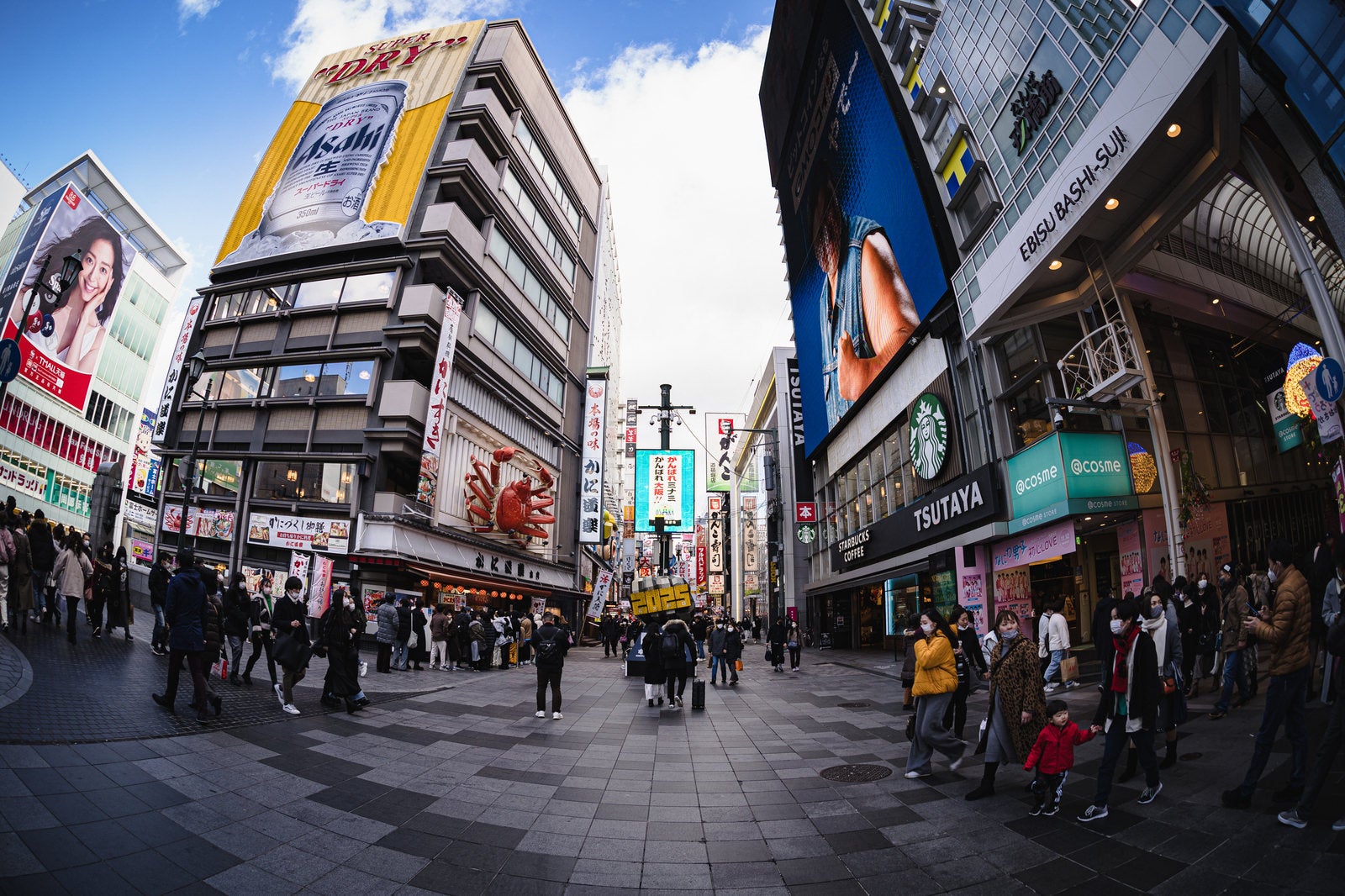 「大阪ミナミの街並み」の写真