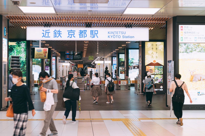 近鉄京都駅の改札の写真