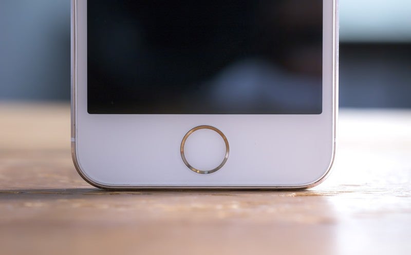 スマートフォンのホームボタンの写真