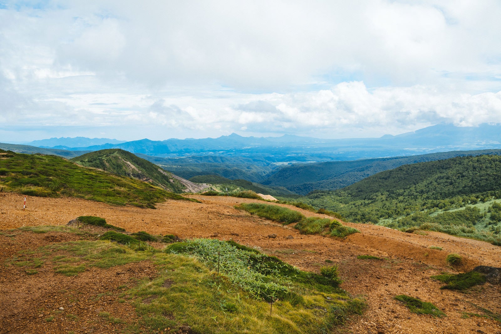 「毛無峠山頂から見える景観」の写真