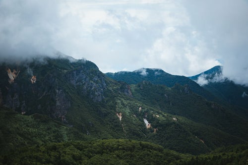 破風岳に連なる山（毛無峠から撮影）の写真