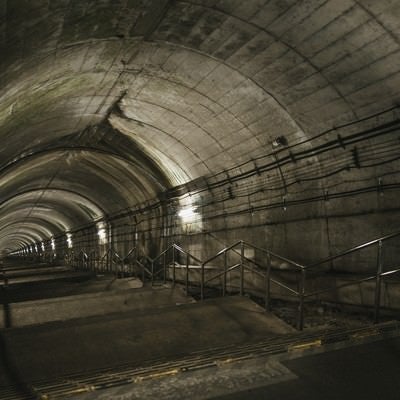 ダンジョン感ある土合駅の下り階段（462段）の写真