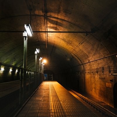 日本一のモグラ駅（土合駅）の地下ホームの写真