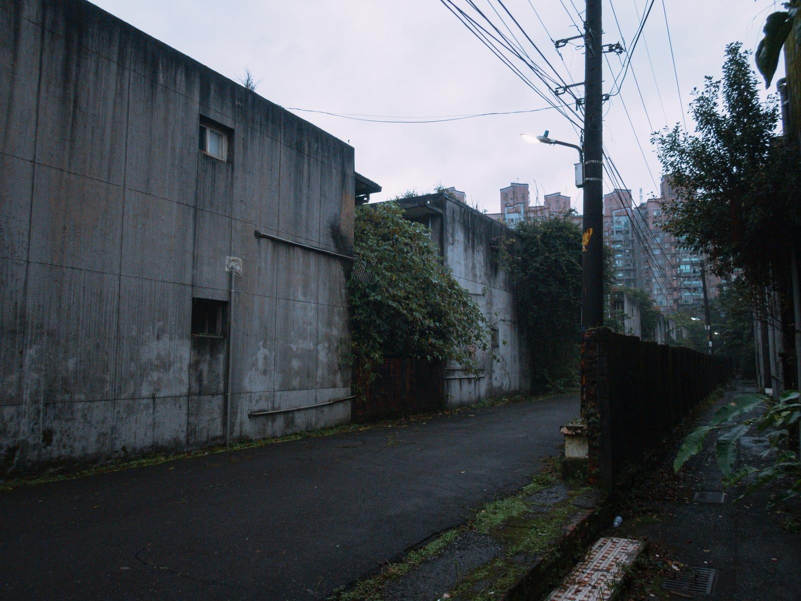 「寂れた廃村の街並み」の写真