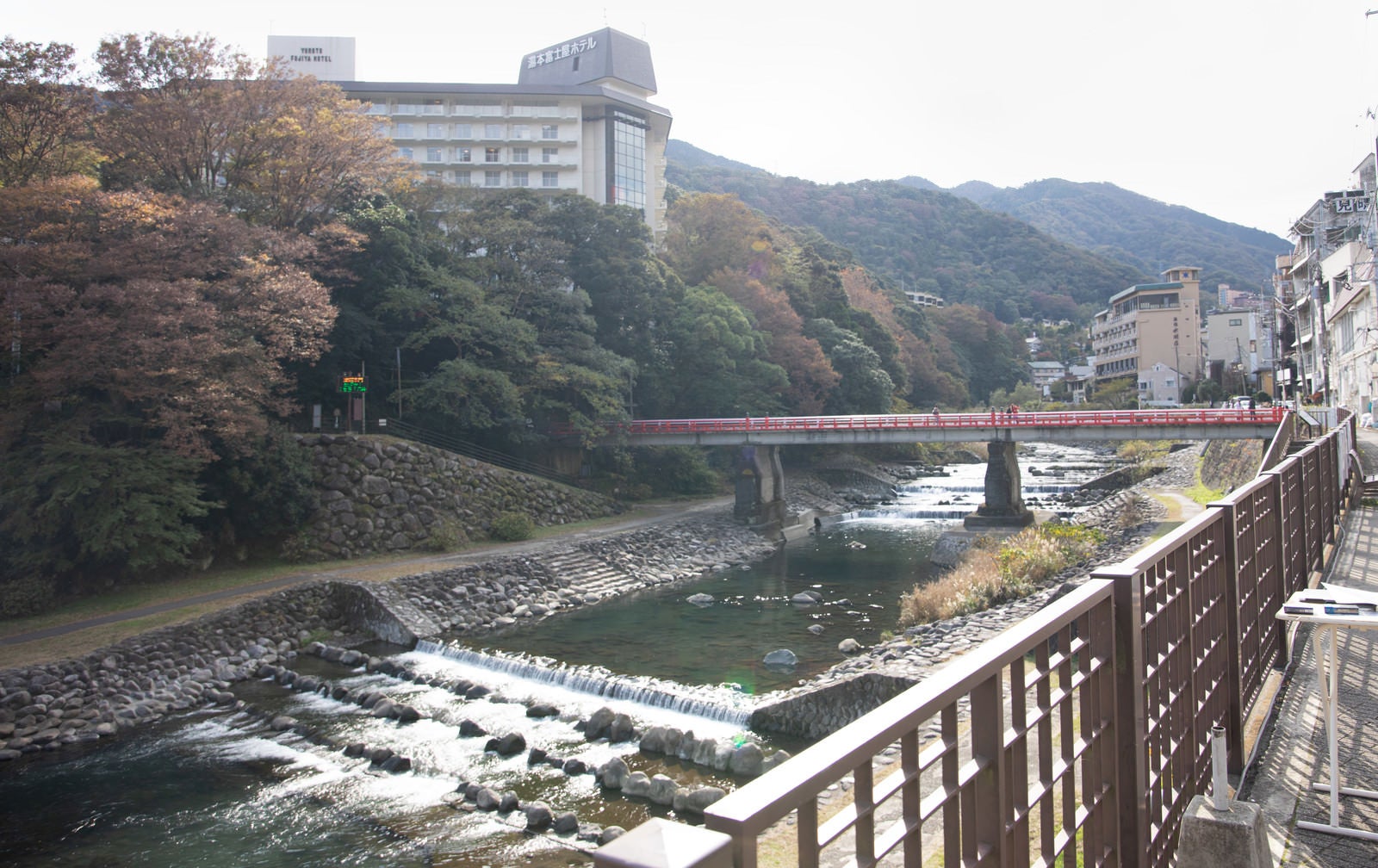 「箱根湯本温泉を流れる川」の写真