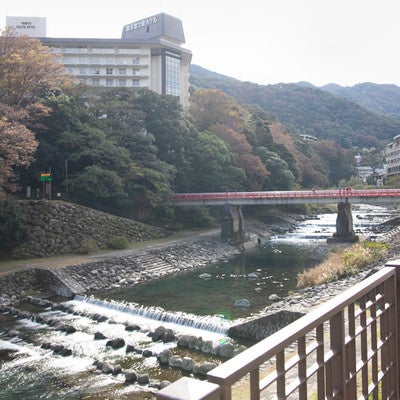 箱根湯本温泉を流れる川の写真