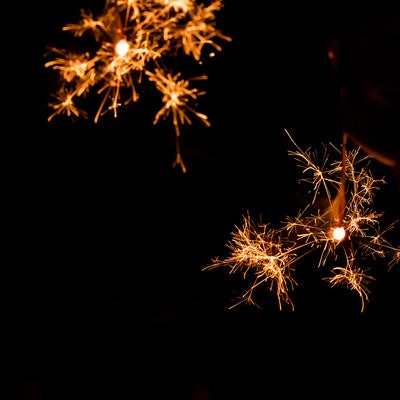 夜は線香花火を楽しむの写真