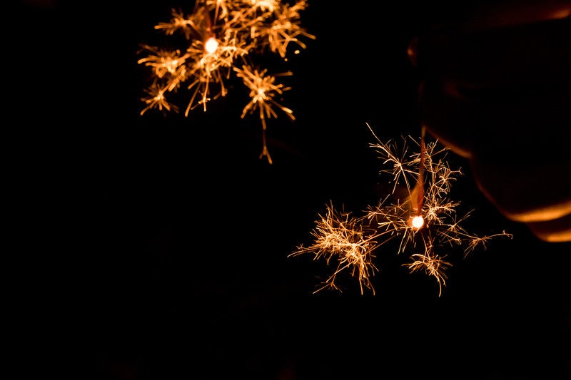 夜は線香花火を楽しむの写真