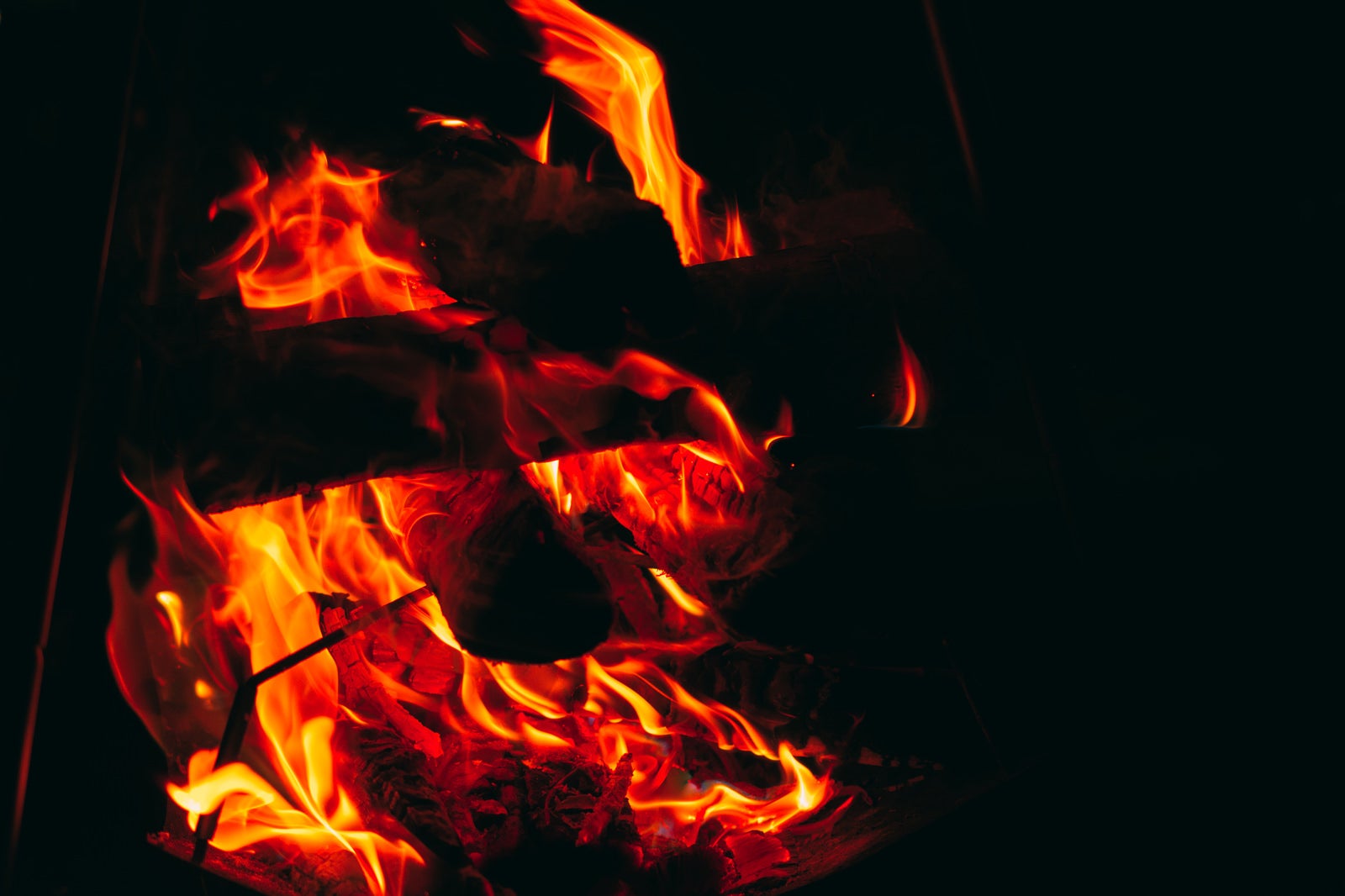 「薪と炎」の写真