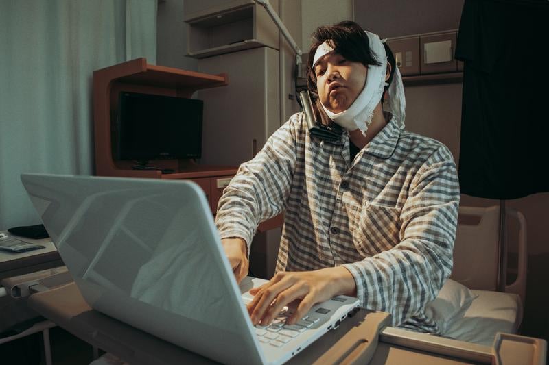 ひげそり失敗　労災の写真