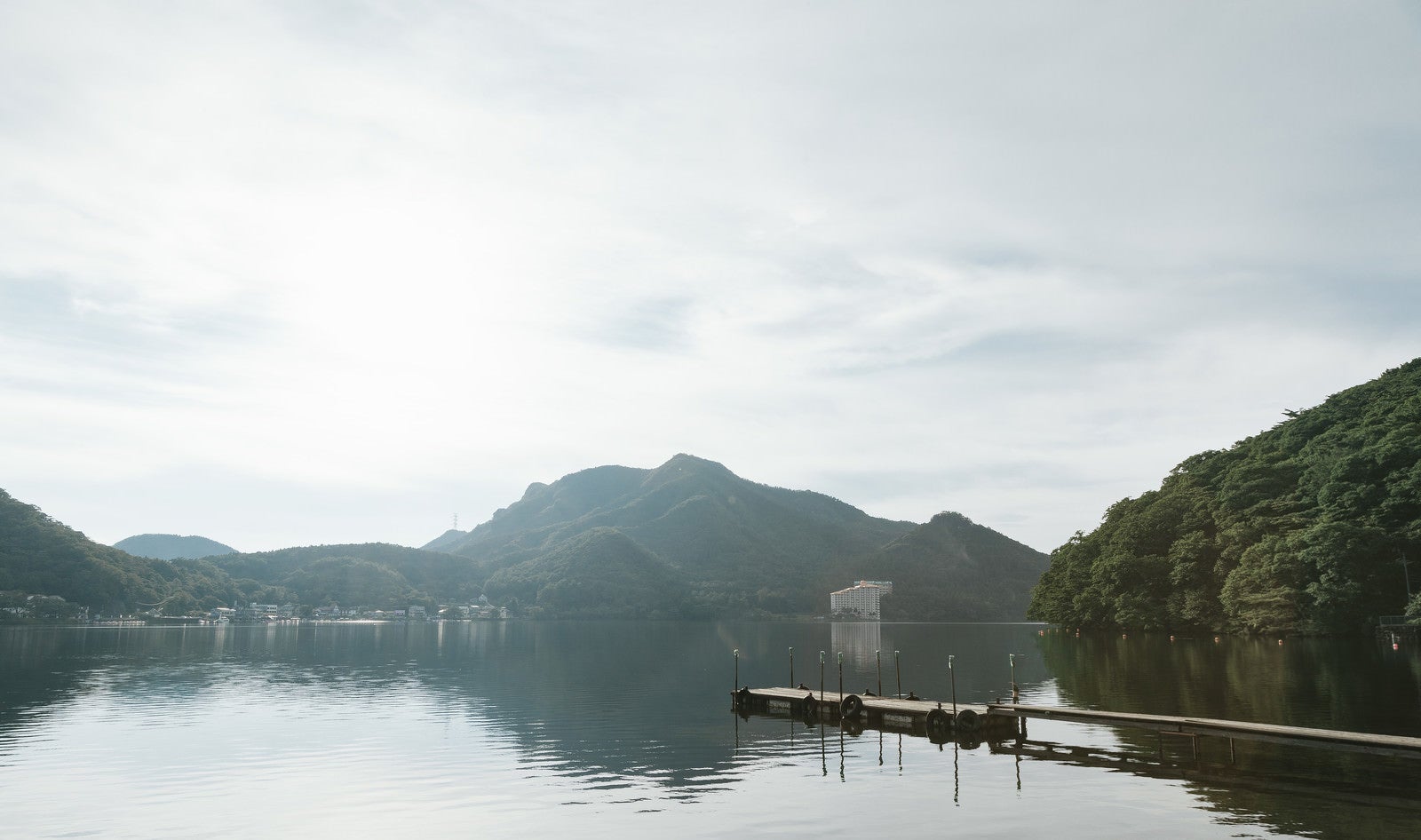 「群馬県西部にある榛名湖」の写真