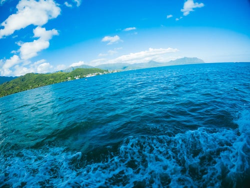 ハワイの海上を移動中の写真