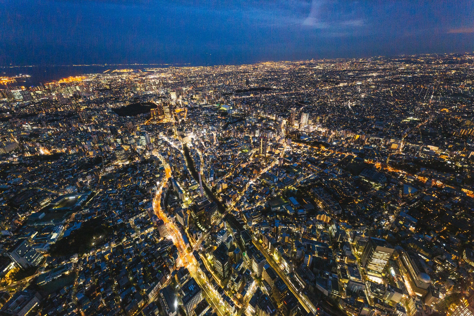 「東京都心の夜景（ヘリコプターから空撮）」の写真