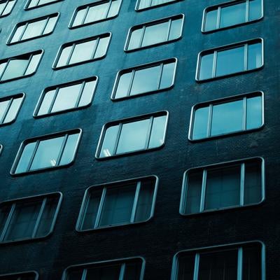 ビルの窓 反射と視界のデザイン要素の写真