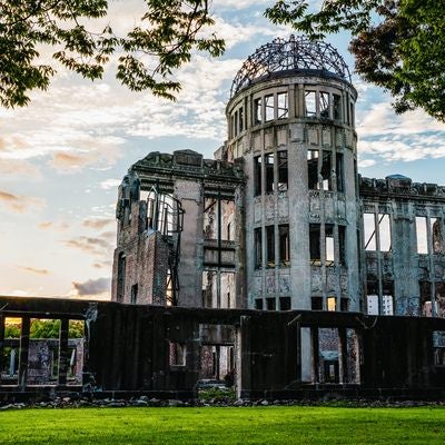 広島平和記念碑の原爆ドームの写真
