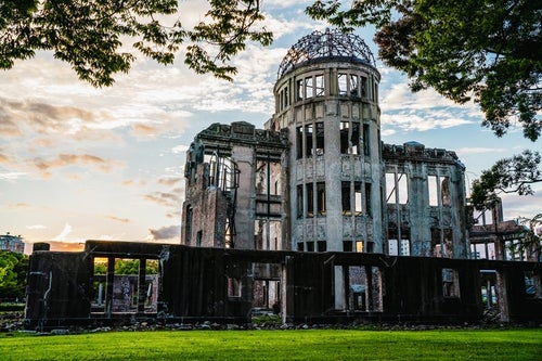 広島平和記念碑の原爆ドームの写真