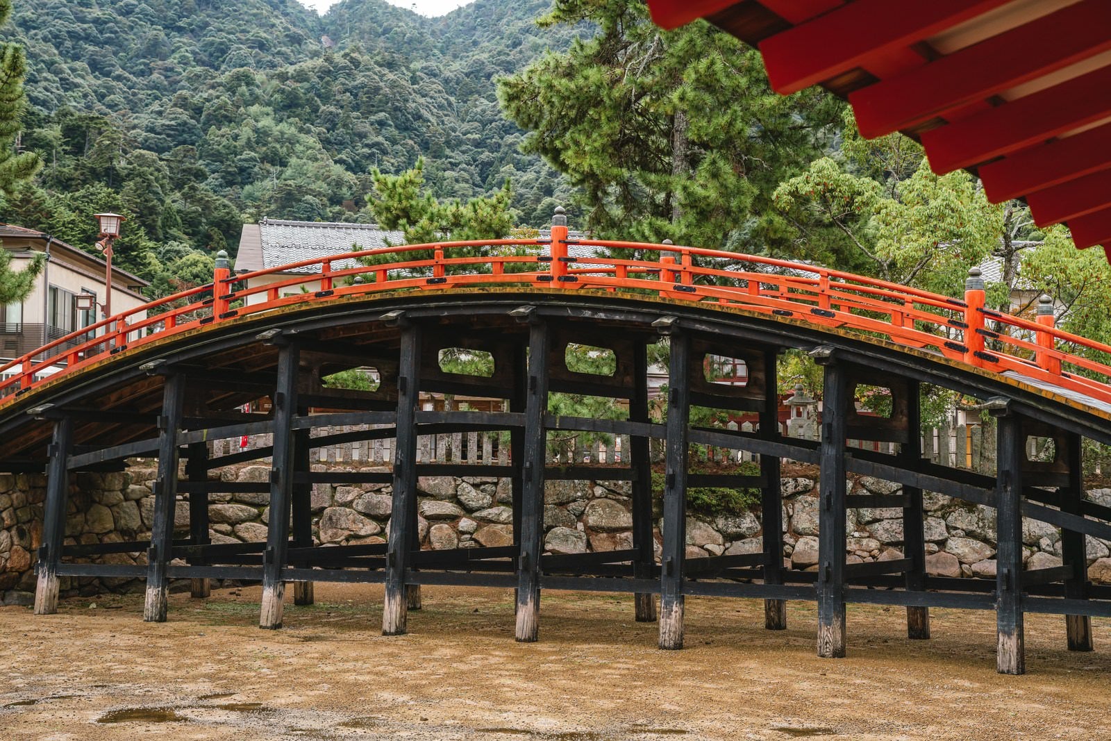「厳島神社の反橋」の写真