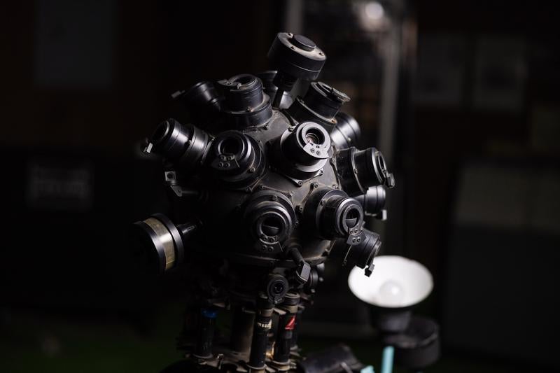 星空を映す西村式試作プラネタリューム投影機の写真