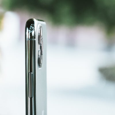 iPhone 11 Pro の側面の写真