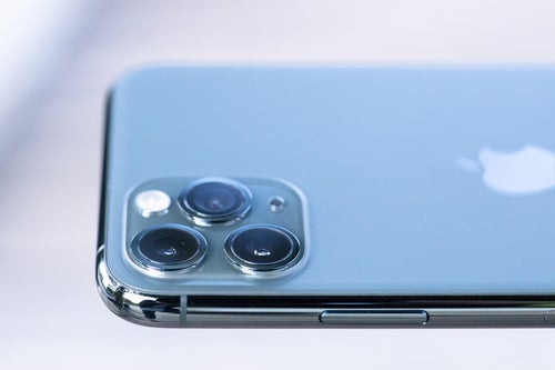 トリプルカメラを側面から撮影（iPhone 11 Pro）の写真