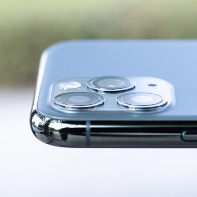 iPhone 11 Pro の極薄カメラ部分の写真