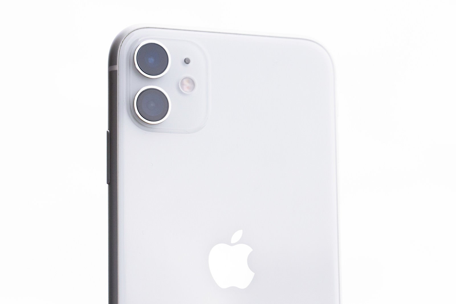 「iPhone 11（ホワイト）」の写真