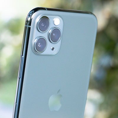 iPhone 11 Pro（ミッドナイトグリーン）の3眼カメラの写真