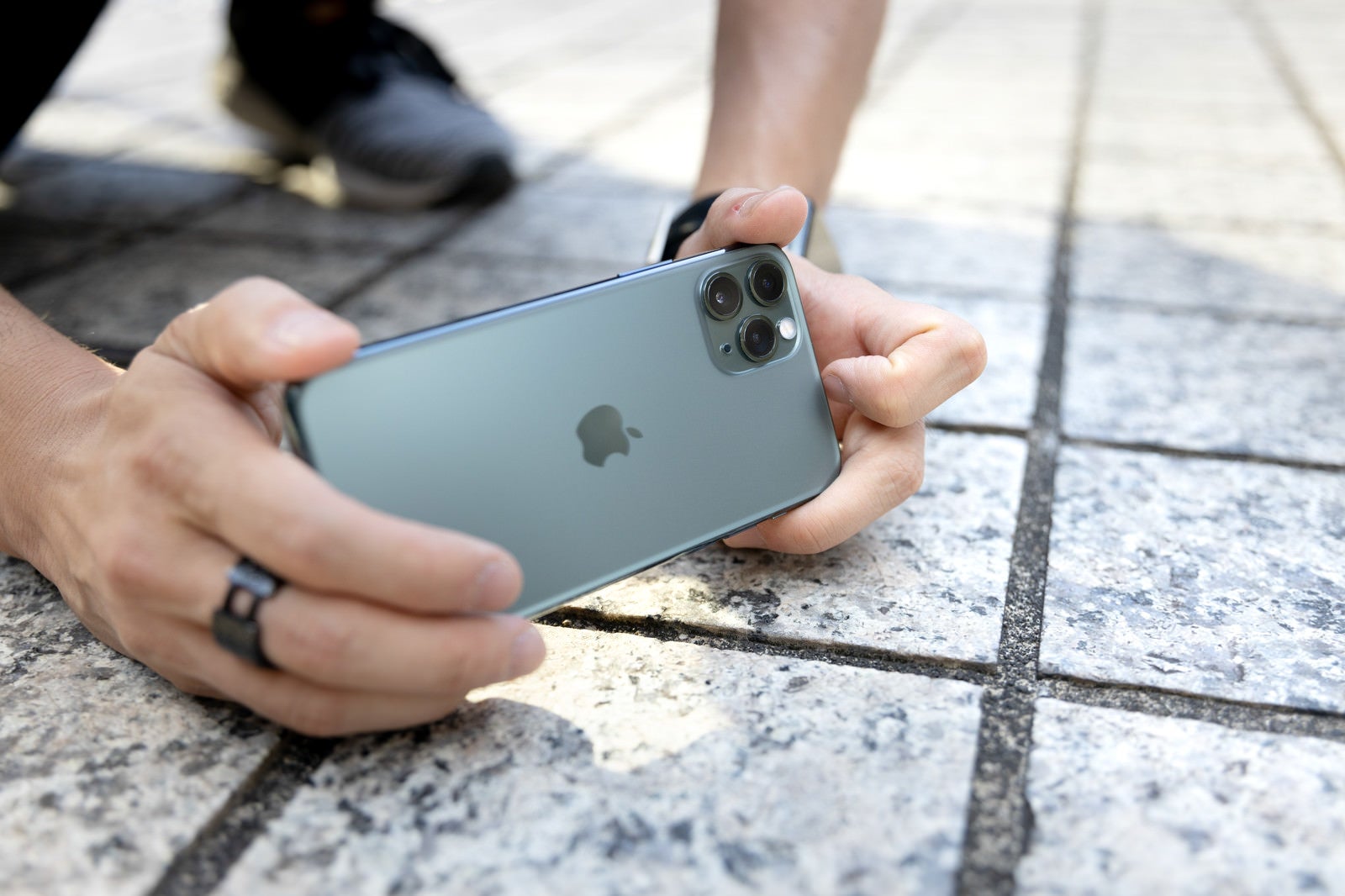 「iPhone 11 Pro でローアングル撮影（超広角）」の写真
