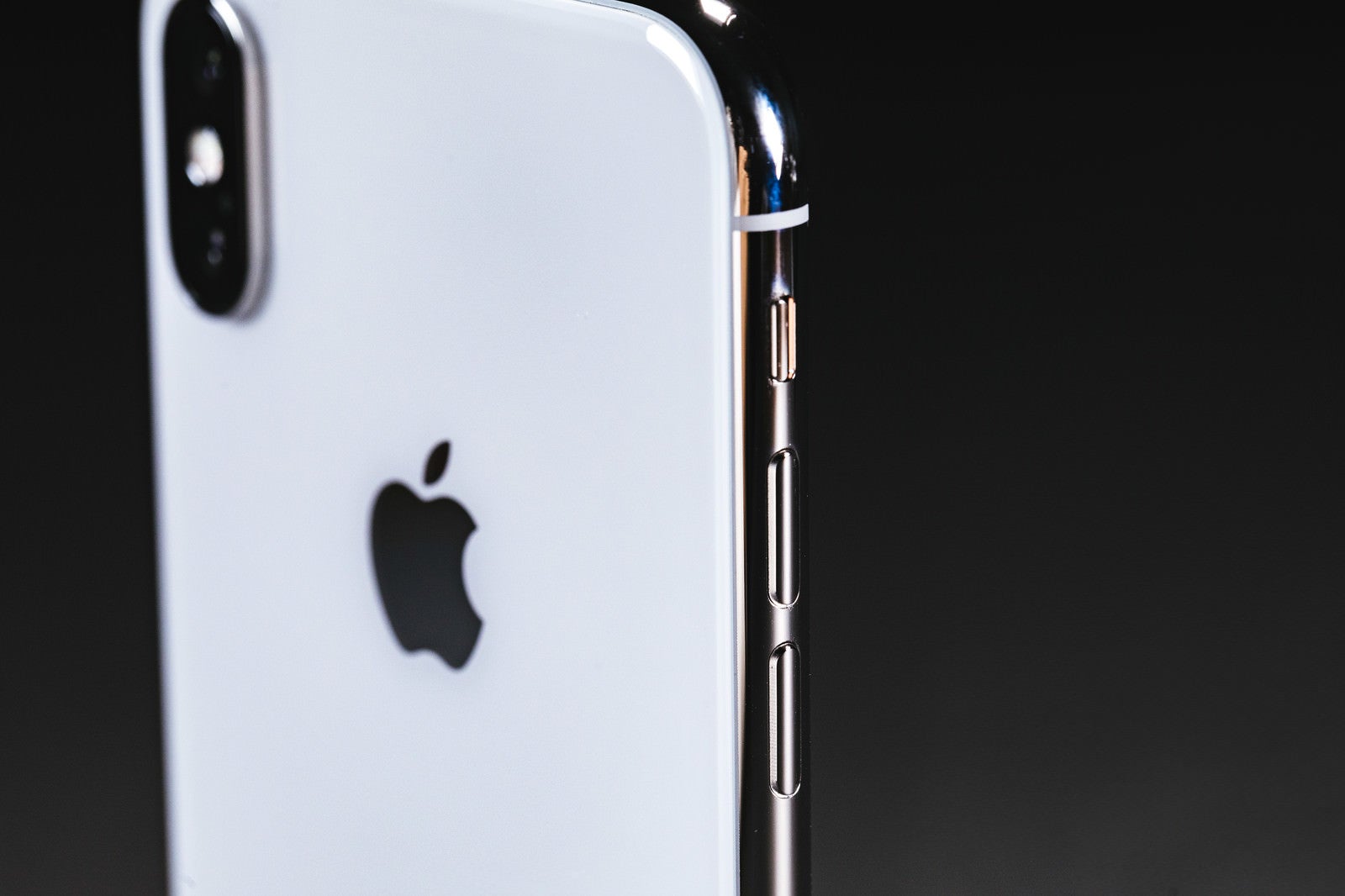 「iPhone X の外枠ステンレススチールの美しさ」の写真