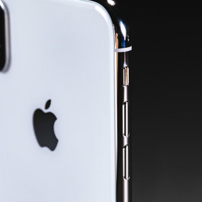 iPhone X の外枠ステンレススチールの美しさの写真