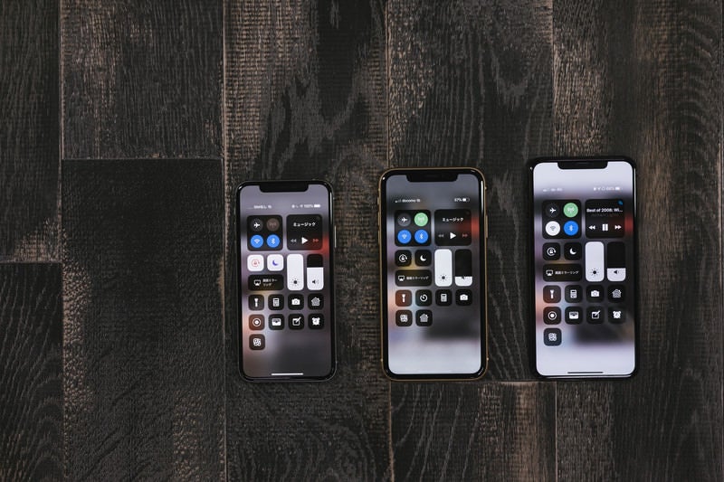 iPhone XS、XR、XS Max のディスプレイ比較の写真