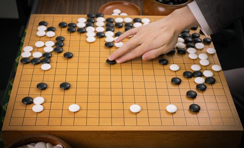 プロ棋士が示す耳赤の局面の写真