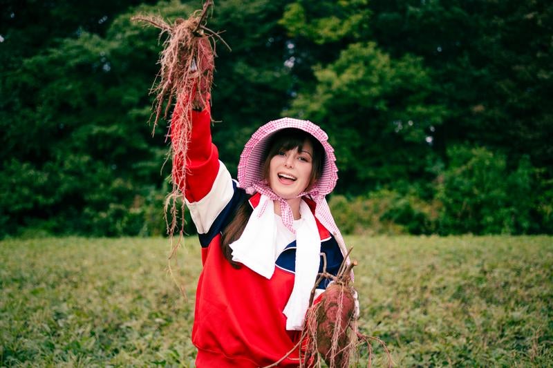 芋掘り農家女子の写真