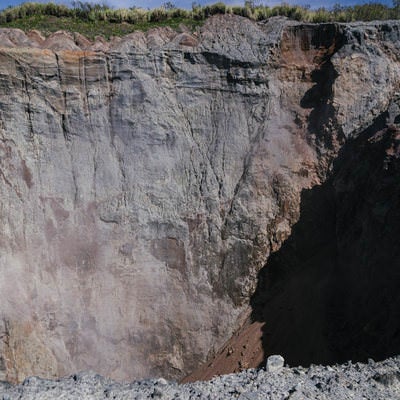 鶯地獄の切り立った壁の写真