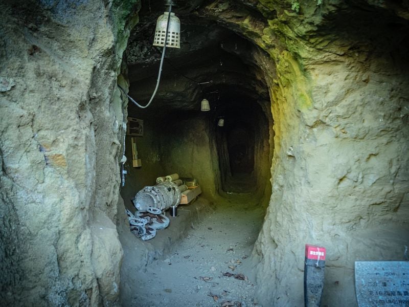 硫黄島の給水部壕に残る軍機密のろ過機（浄水器）