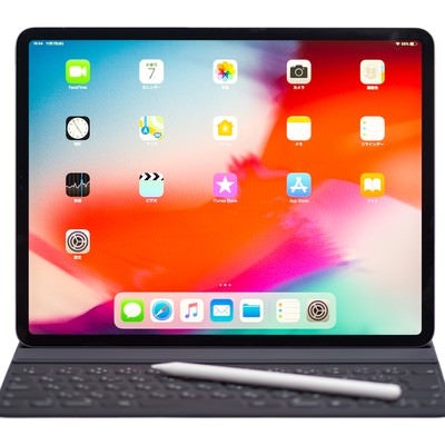 12.9インチ iPad Pro 2018にSmart Keyboard FolioとApple pencilの組み合わせの写真