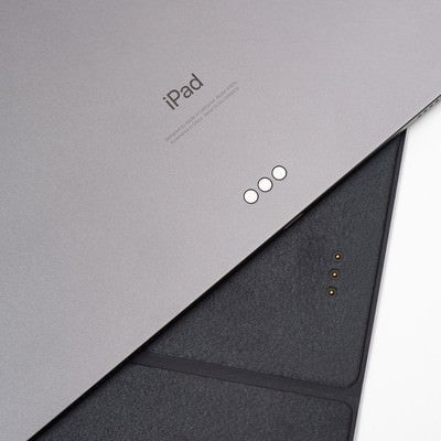 iPad Pro 2018 と Smart Keybord Filio の接続する金属部分の写真