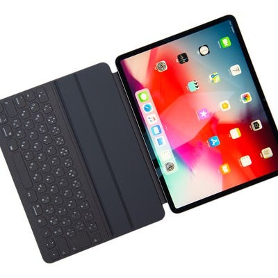 iPad Pro 2018 の画面とキーボードの写真