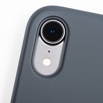 iPad Pro 2018にカバーを装着したカメラ部分（Smart Keyboard Folio）の写真