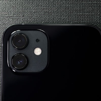 真上から撮影したiPhone 12 ブラックの様子の写真