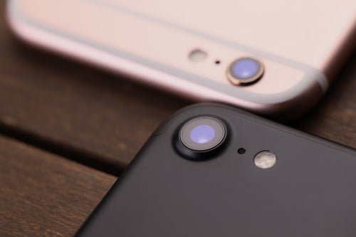 新型スマートフォンのカメラ部分を徹底比較の写真